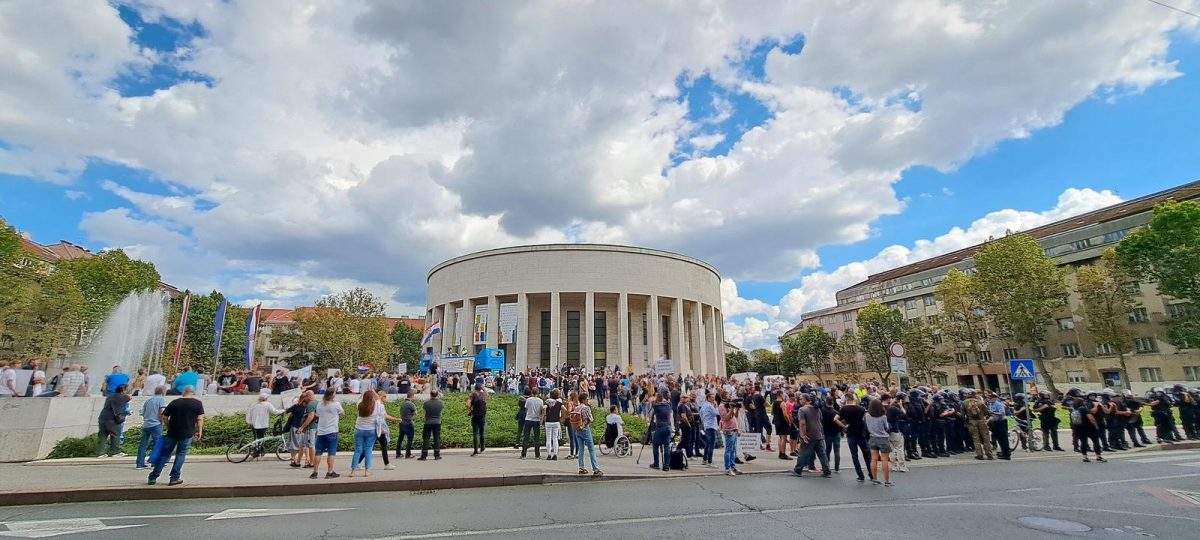 Zagreb: Održan prosvjed “Dajemo vam otkaz” ispred sjedišta HDZ-a