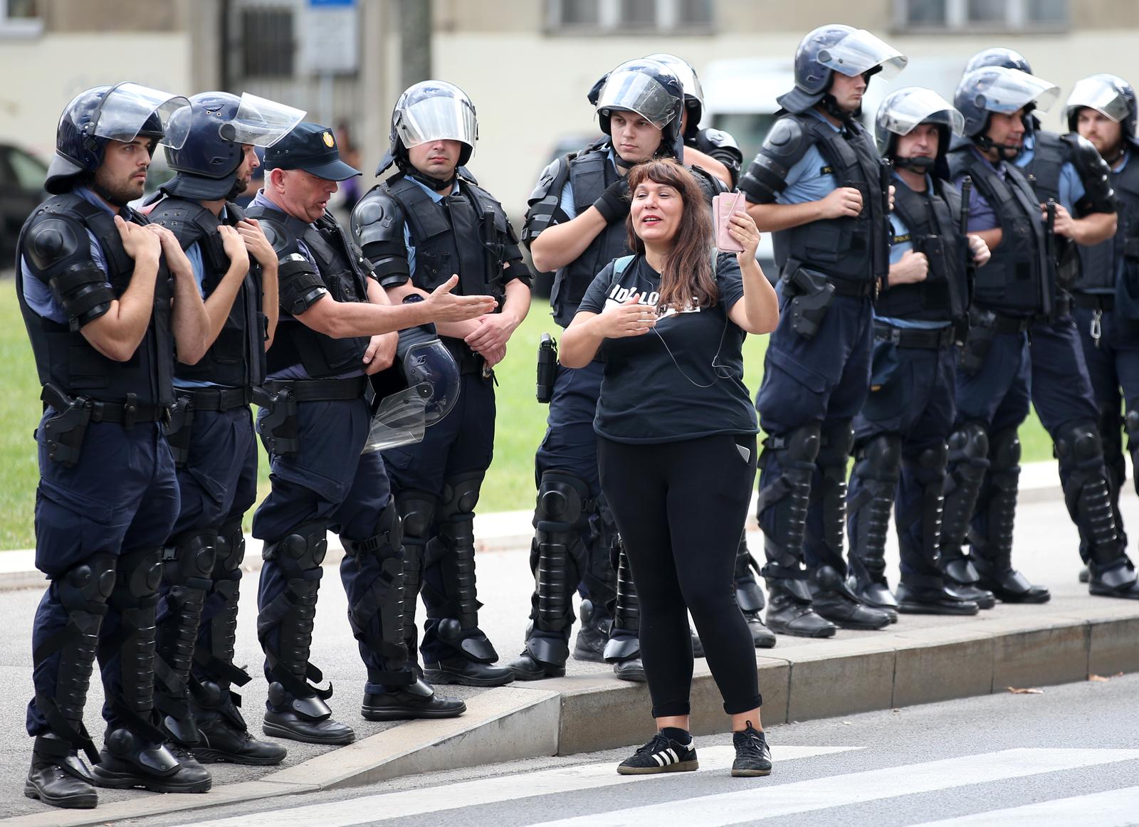 Zagreb: Održan prosvjed “Dajemo vam otkaz” ispred sjedišta HDZ-a