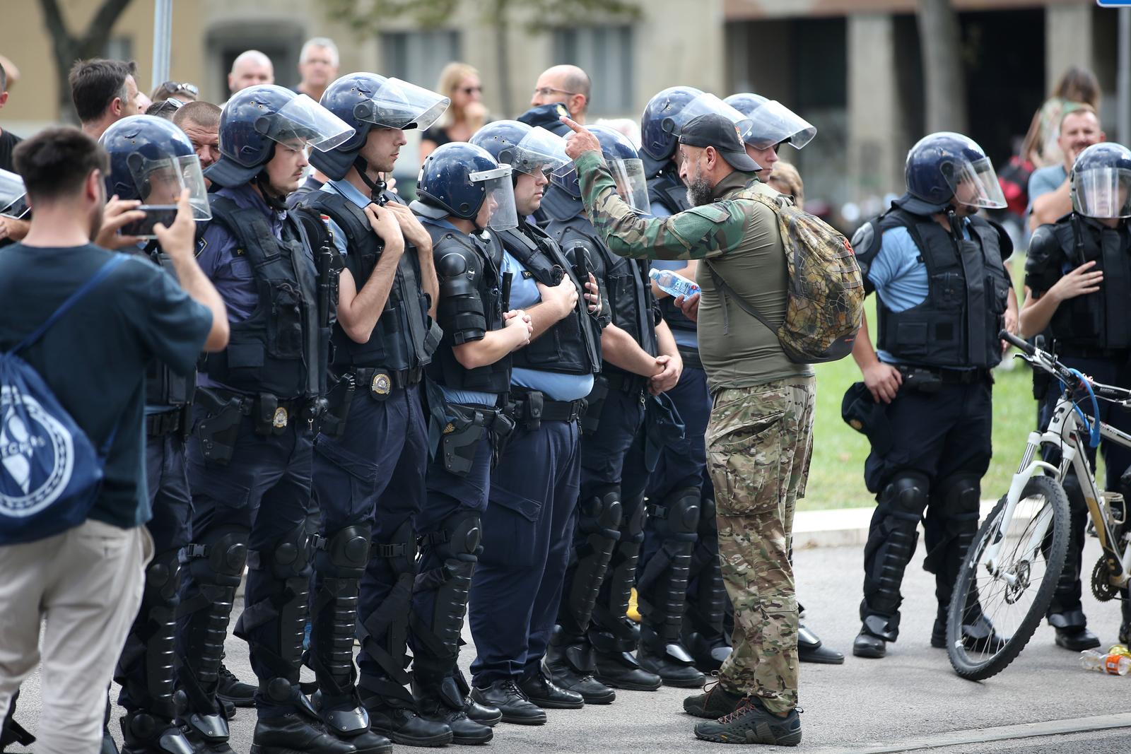 Zagreb: Održan prosvjed “Dajemo vam otkaz” ispred sjedišta HDZ-a