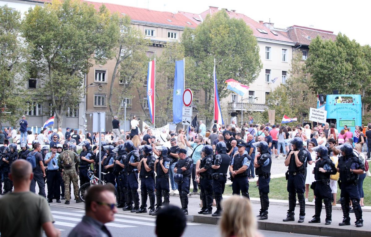 Zagreb: Održan prosvjed “Dajemo vam otkaz” ispred sjedišta HDZ-a