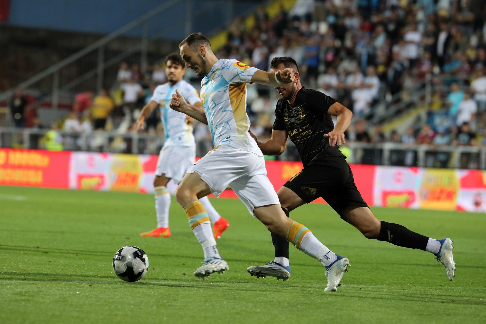 Rijeka i Osijek sastali se u 9. kolu SuperSport HNL-a Rijeka i Osijek sastali se u 9. kolu SuperSport HNL-a