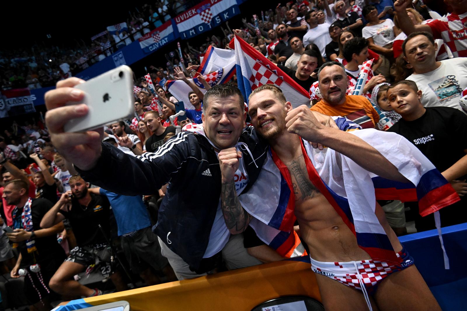 Hrvatski vaterpolisti osvojili naslov Europskog prvaka Hrvatski vaterpolisti osvojili naslov Europskog prvaka