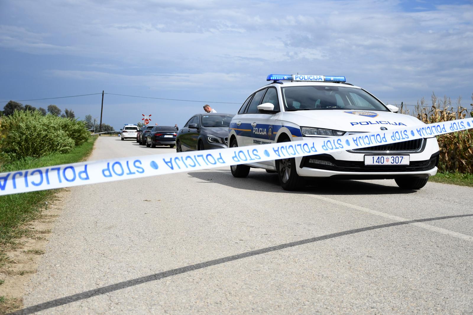 Bolfan: Žena i dvoje djece poginuli u naletu vlaka na automobil Bolfan: Žena i dvoje djece poginuli u naletu vlaka na automobil