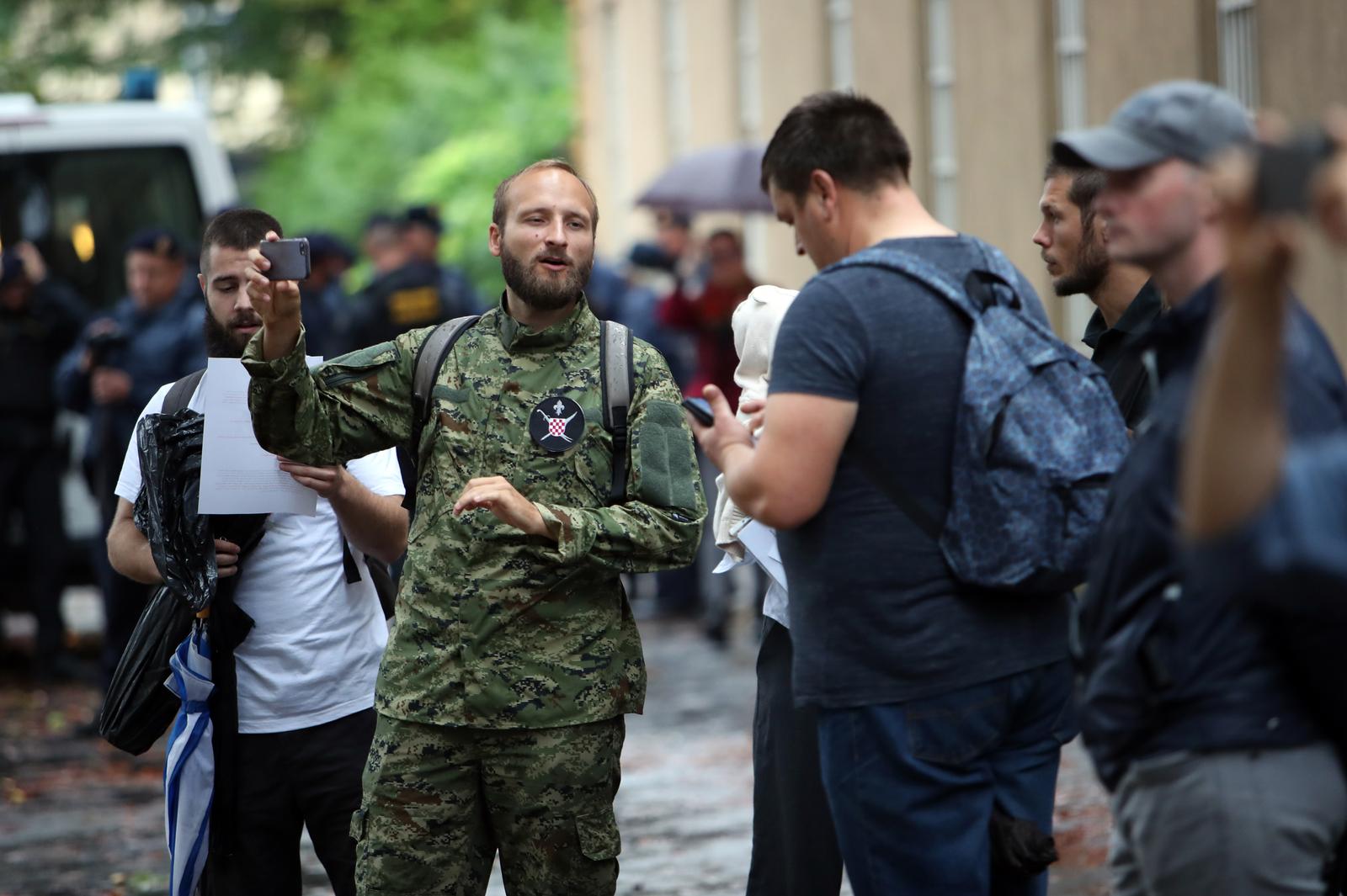 Zagreb: Uoči početka optužnog vijeća za Marka Franciškovića, okupili su se njegovi istomišljenici Zagreb: Uoči početka optužnog vijeća za Marka Franciškovića, okupili su se njegovi istomišljenici