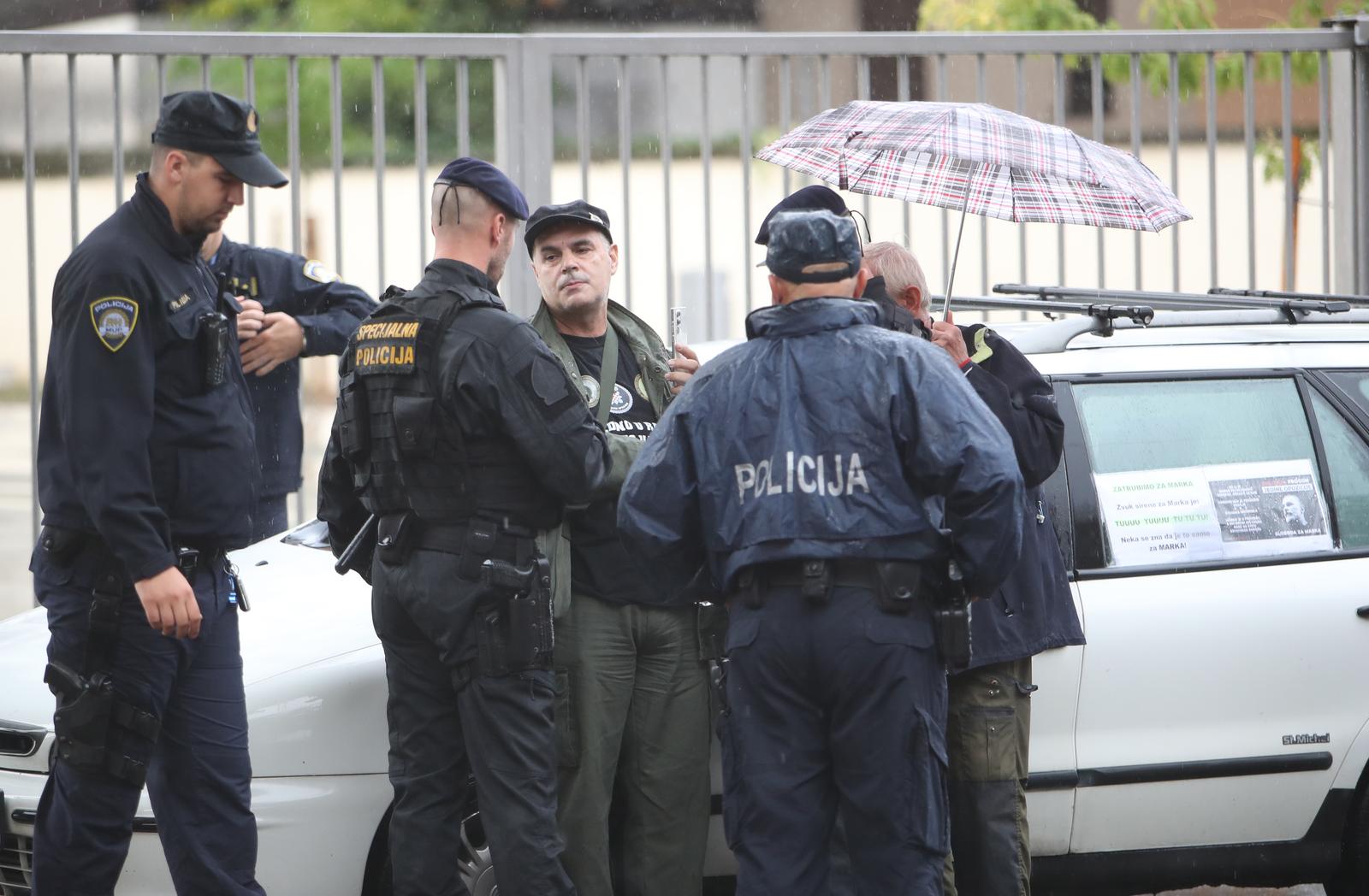 Zagreb: Uoči početka optužnog vijeća za Marka Franciškovića, okupili su se njegovi istomišljenici Zagreb: Uoči početka optužnog vijeća za Marka Franciškovića, okupili su se njegovi istomišljenici