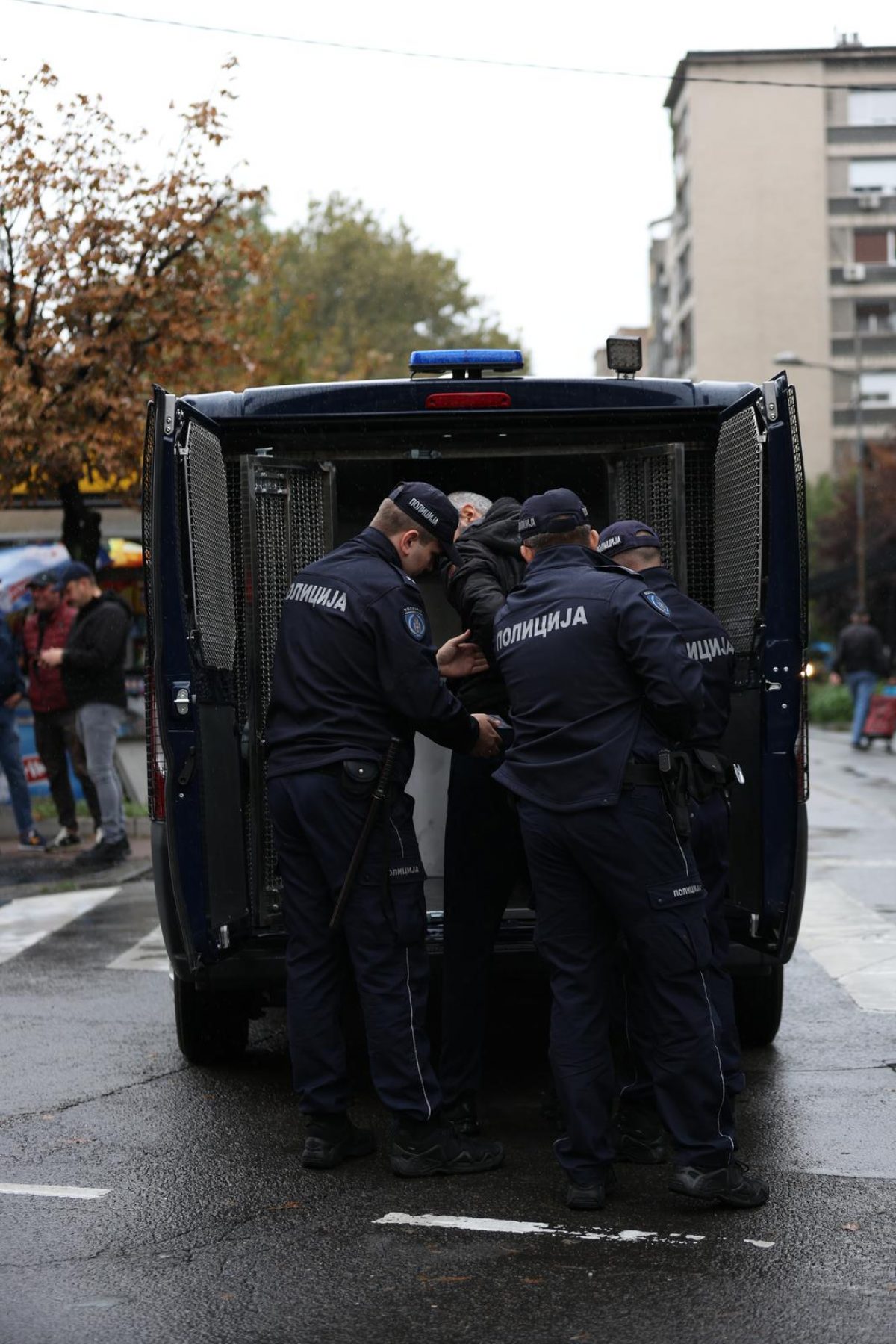 Beograd: Policija je blokirala protivnike Europrajda , ima privedenih