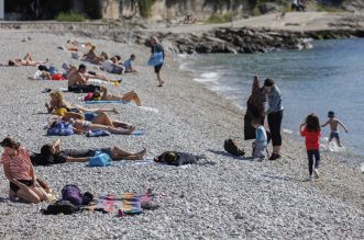 Riječani uživaju u sunčanom danu na plaži