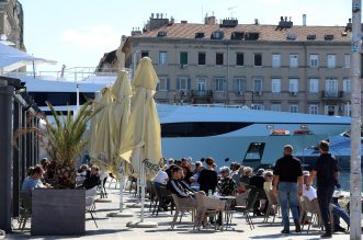 Rijeka: Kafić na gatu Karoline riječke gdje građani vole boraviti na suncu