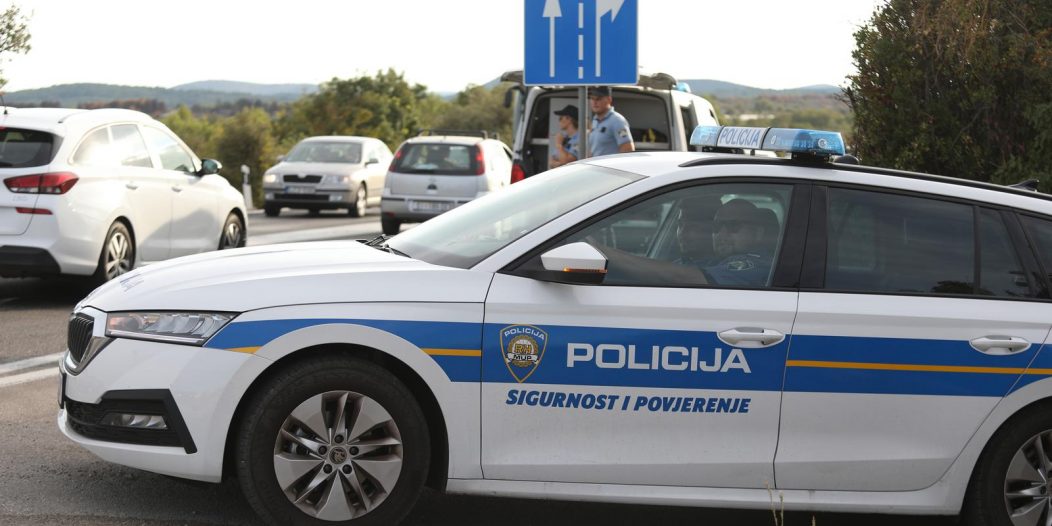 Automobil i motor sudjelovali u prometnoj nesreći na Jadranskoj magistrali kod Šibenika Automobil i motor sudjelovali u prometnoj nesreći na Jadranskoj magistrali kod Šibenika