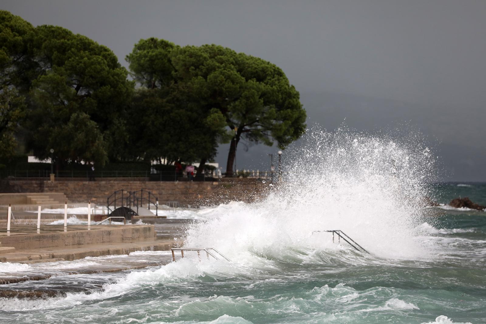 Olujno jugo u Opatiji