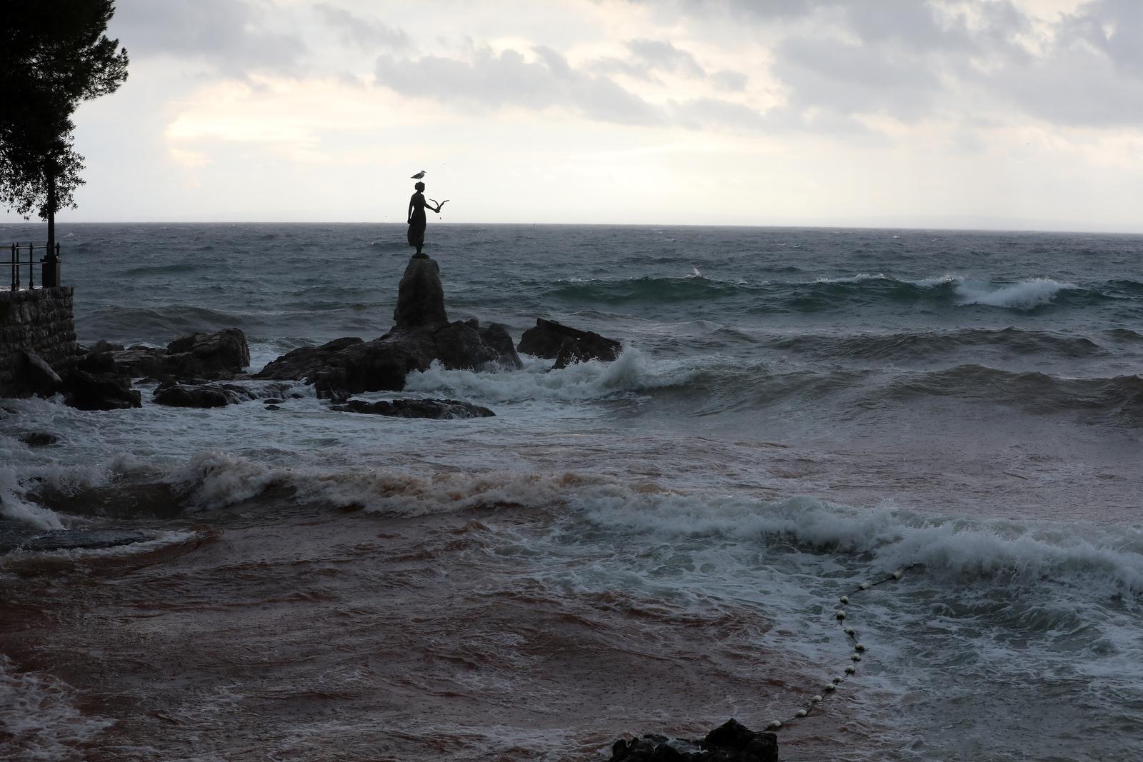 Olujno jugo u Opatiji