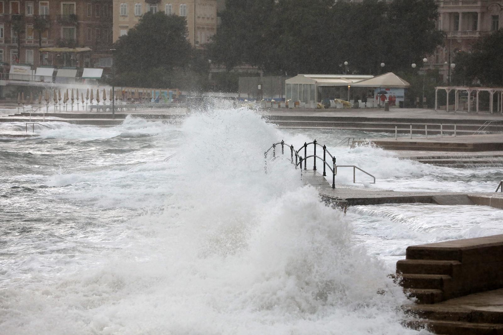 Olujno jugo u Opatiji