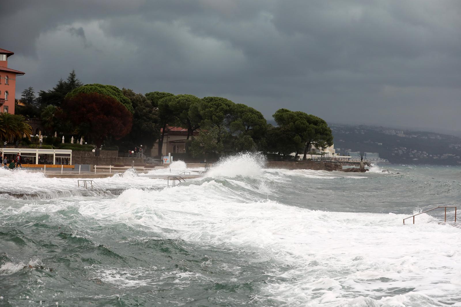 Olujno jugo u Opatiji