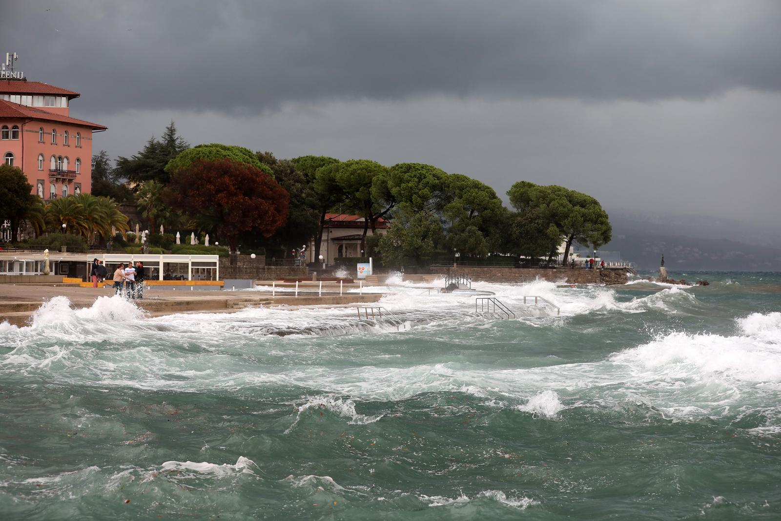 Olujno jugo u Opatiji