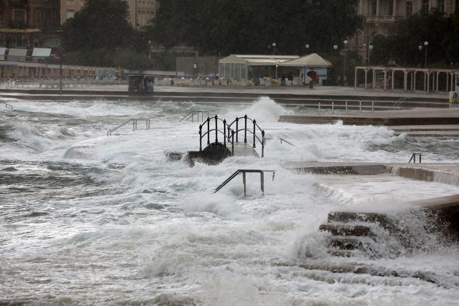 Olujno jugo u Opatiji