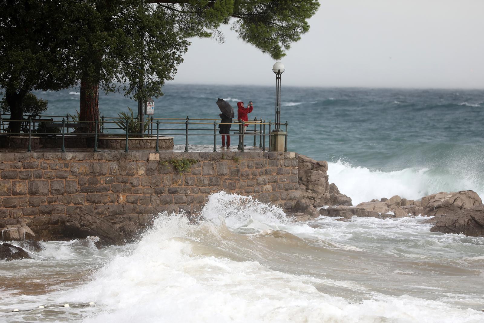 Olujno jugo u Opatiji