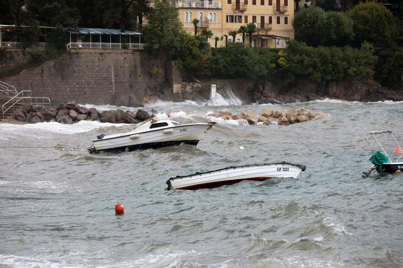Olujno jugo u Opatiji