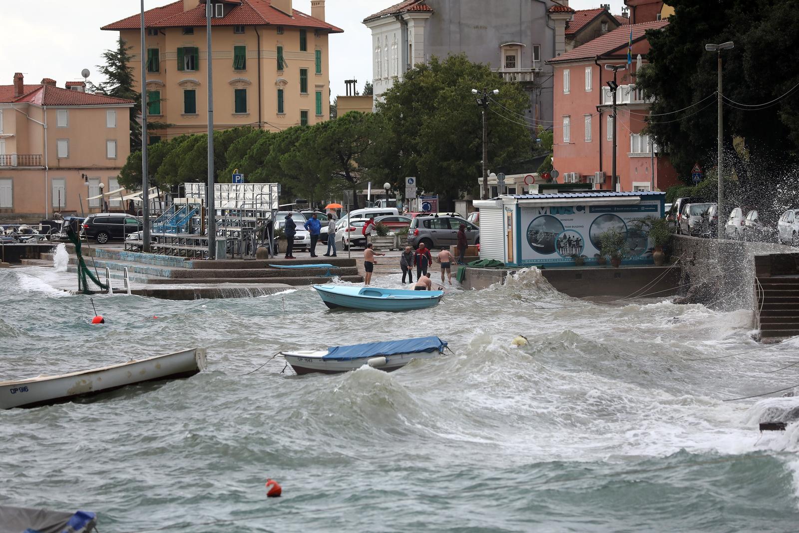 Olujno jugo u Opatiji