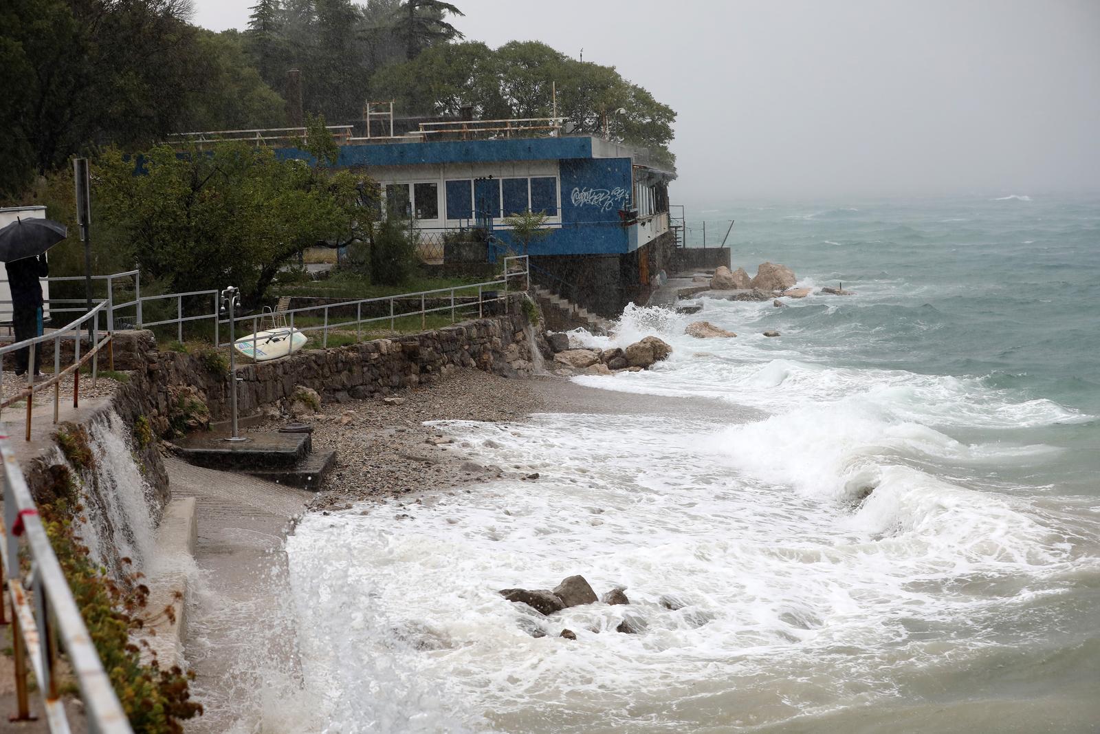 Olujno jugo u Opatiji