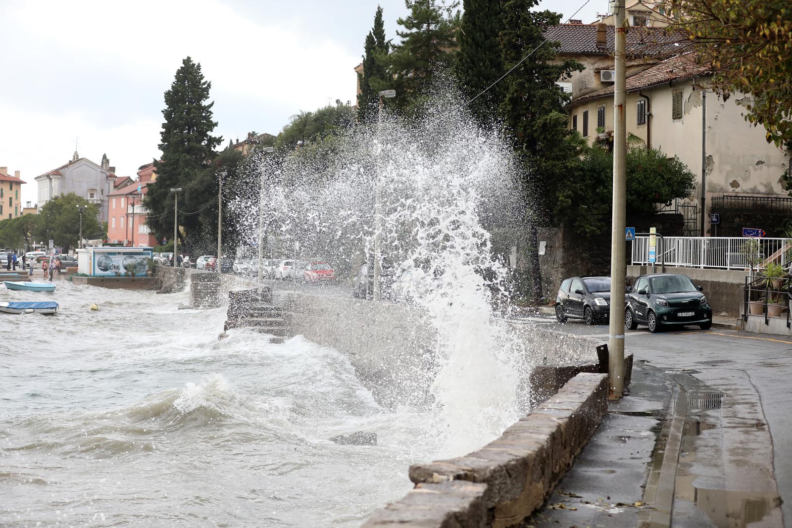 Olujno jugo u Opatiji