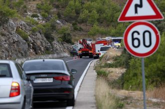 Zbog prometne nesreće prekinut je promet u mjestu Šparadići, sudarila su se tri automobila