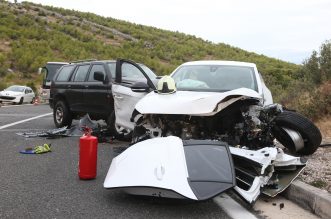 Zbog prometne nesreće prekinut je promet u mjestu Šparadići, sudarila su se tri automobila