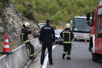 Zbog prometne nesreće prekinut je promet u mjestu Šparadići, sudarila su se tri automobila