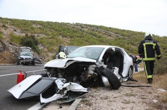 Zbog prometne nesreće prekinut je promet u mjestu Šparadići, sudarila su se tri automobila