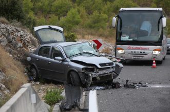 Zbog prometne nesreće prekinut je promet u mjestu Šparadići, sudarila su se tri automobila