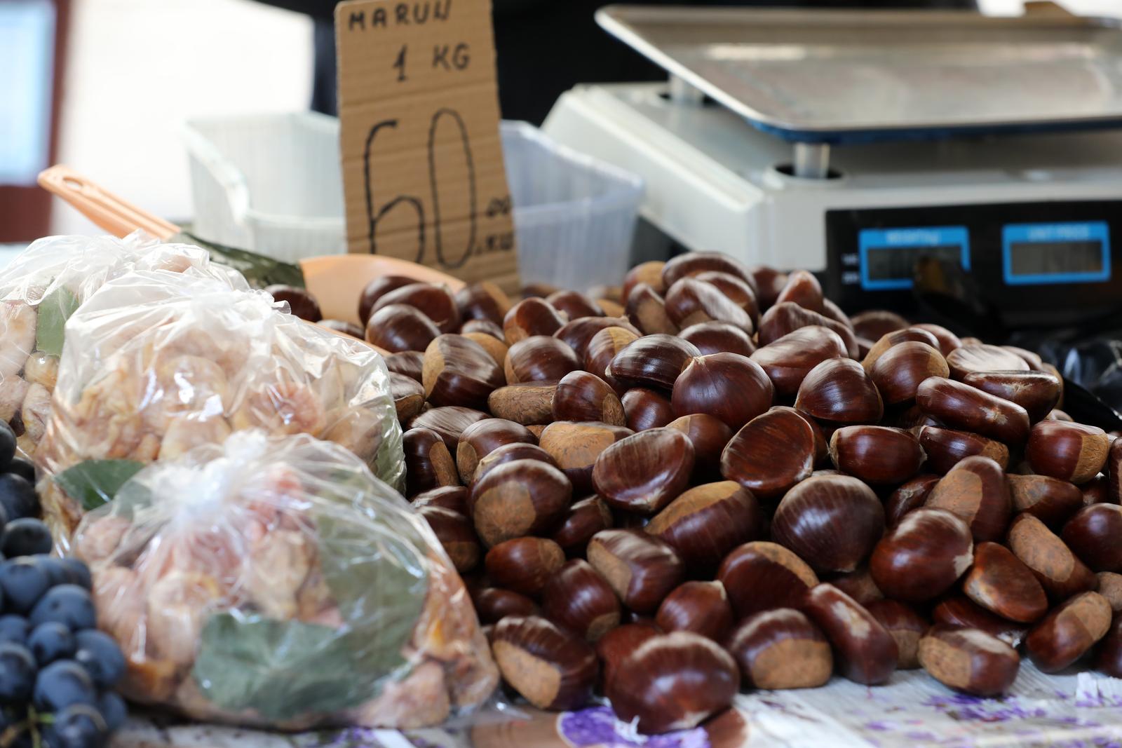 Rijeka: Prvi ovogodišnji maruni stigli su na tržnicu Rijeka: Prvi ovogodišnji maruni stigli su na tržnicu