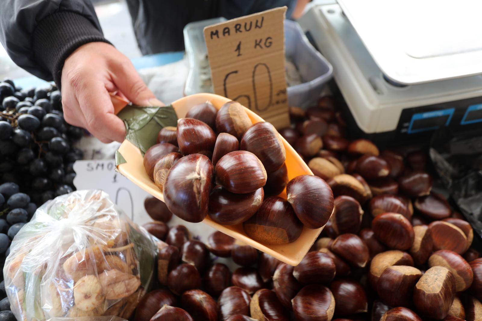 Rijeka: Prvi ovogodišnji maruni stigli su na tržnicu Rijeka: Prvi ovogodišnji maruni stigli su na tržnicu