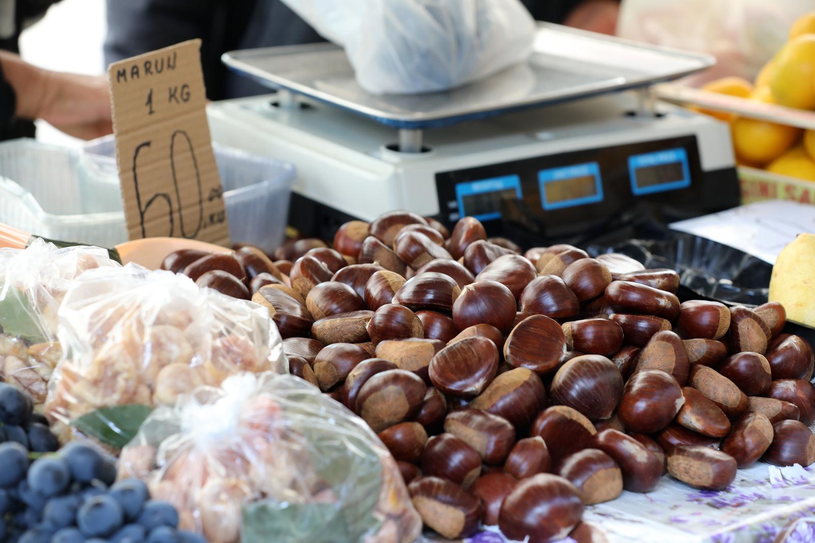 Rijeka: Prvi ovogodišnji maruni stigli su na tržnicu Rijeka: Prvi ovogodišnji maruni stigli su na tržnicu