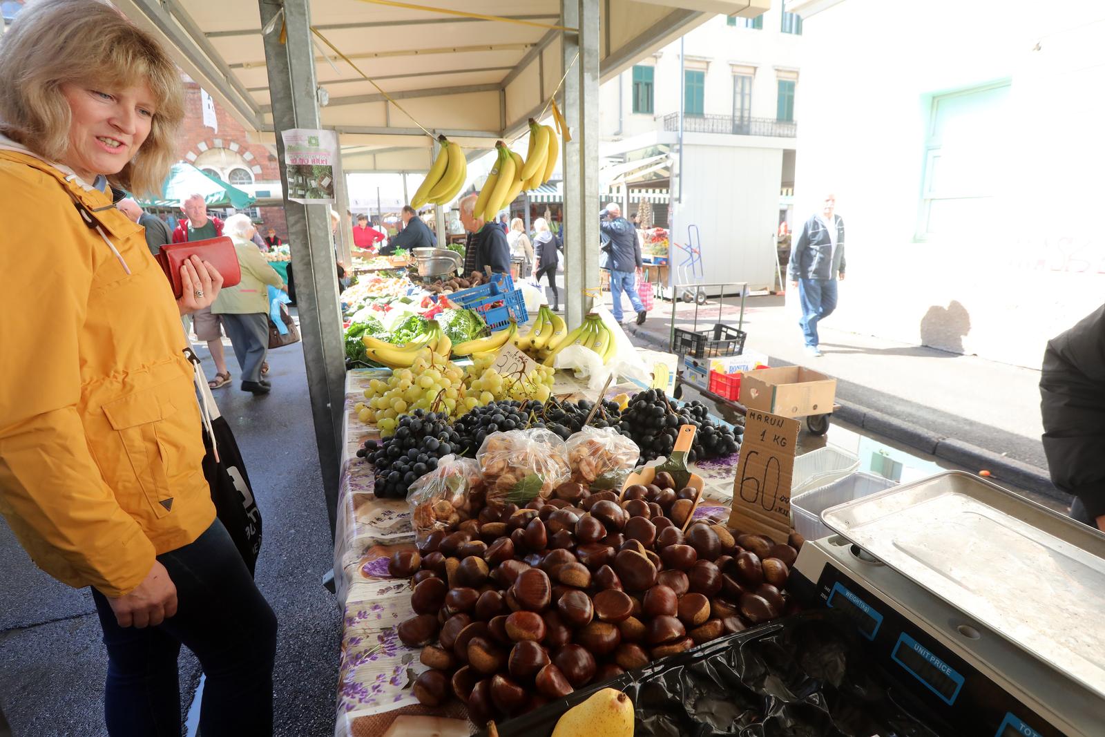 Rijeka: Prvi ovogodišnji maruni stigli su na tržnicu Rijeka: Prvi ovogodišnji maruni stigli su na tržnicu