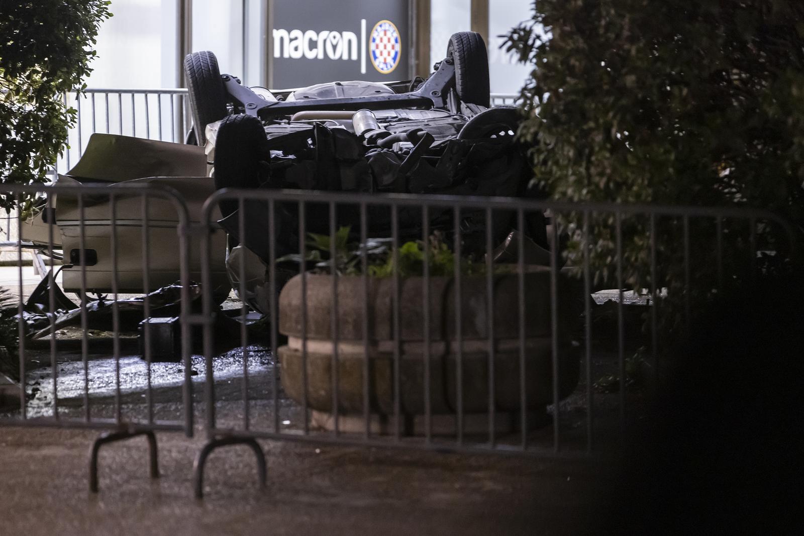 Split: Automobilom probio ogradu na Poljudu i pao s desetak metara visine Split: Automobilom probio ogradu na Poljudu i pao s desetak metara visine