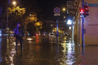 Riječka Fiumara nakon obilne kiše potpuno potopljena, automobili ostali zarobljeni u vodi