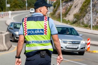 Policija promet -12