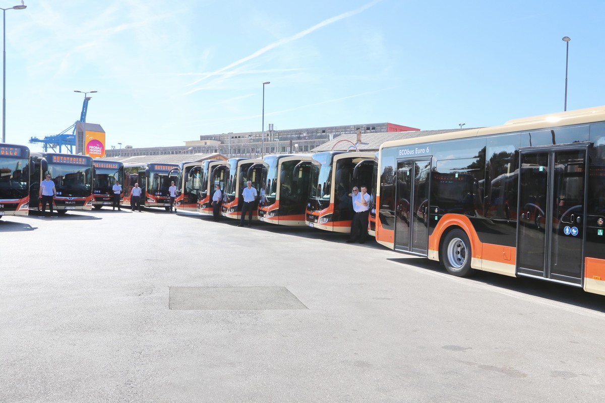 Predstavljeno-14-novih-autobusa-Autotroleja-nabavljenih-EU-sredstvima-18