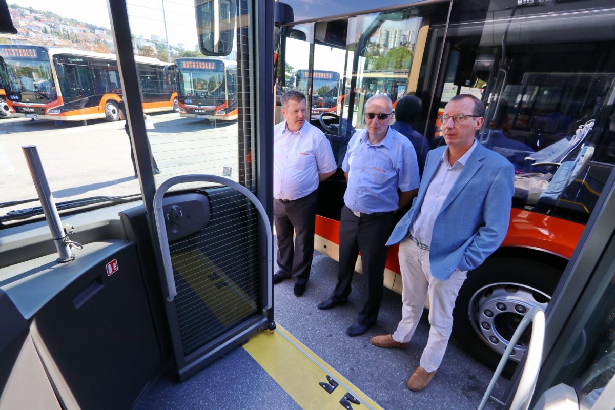 Predstavljeno-14-novih-autobusa-Autotroleja-nabavljenih-EU-sredstvima-8