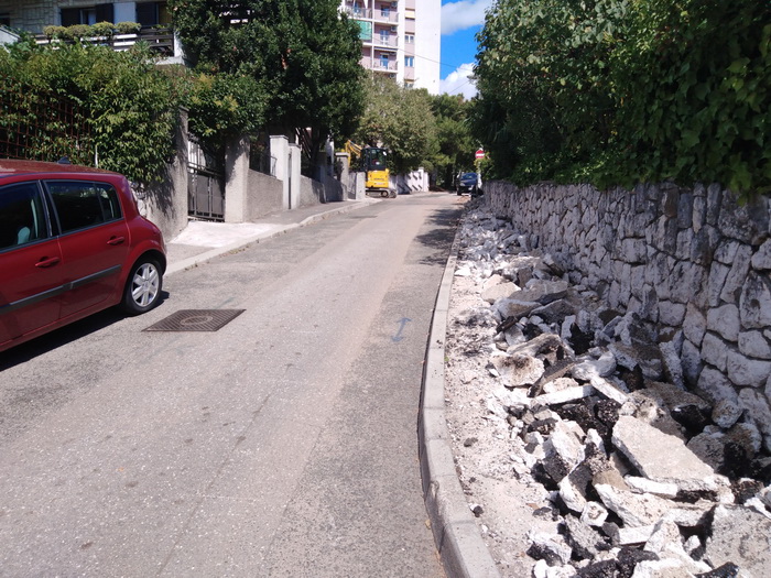 Ulica-Vl.Grozdanića-raskopani-nogostup