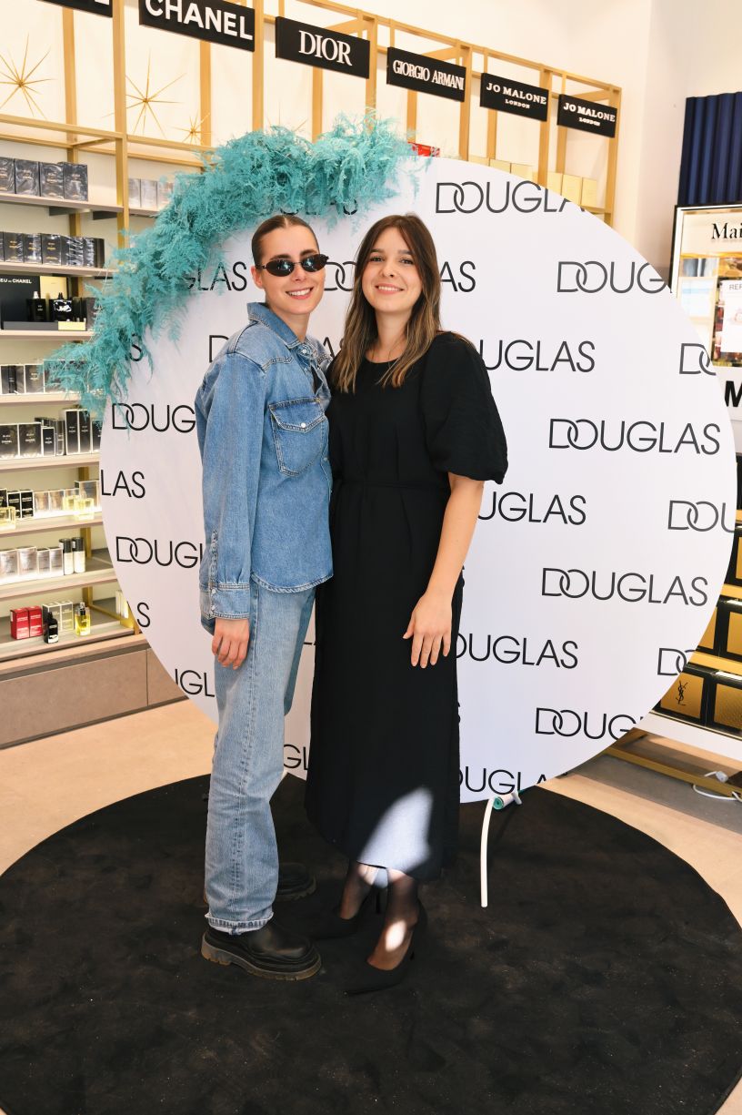 Nika Turković (pjevačica) i Mirela Džafić (radijska voditeljica, Laganini FM Rijeka)