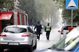 Zagreb: Policijski očevid nakon požara u Trnskom, jedna osoba smrtno stradala