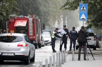 Zagreb: Policijski očevid nakon požara u Trnskom, jedna osoba smrtno stradala