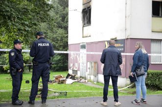 Zagreb: Policijski očevid nakon požara u Trnskom, jedna osoba smrtno stradala