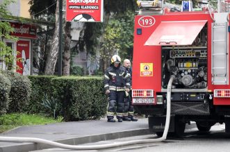 Zagreb: Policijski očevid nakon požara u Trnskom, jedna osoba smrtno stradala