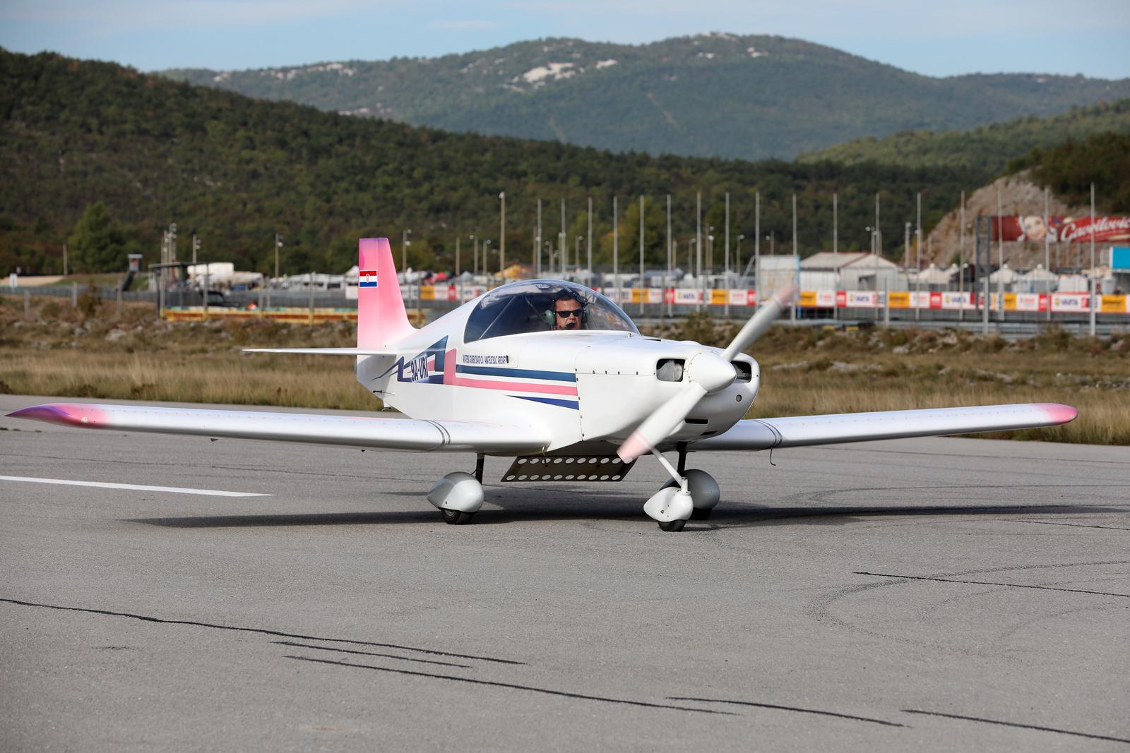 Dan otvorenih vrata Zrakoplovnog društva Krila Kvarnera na Grobniku Dan otvorenih vrata Zrakoplovnog društva Krila Kvarnera na Grobniku