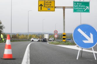 Zagreb: U prometnoj nesreći izgorio jedan automobil