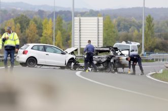 Zagreb: U prometnoj nesreći izgorio jedan automobil