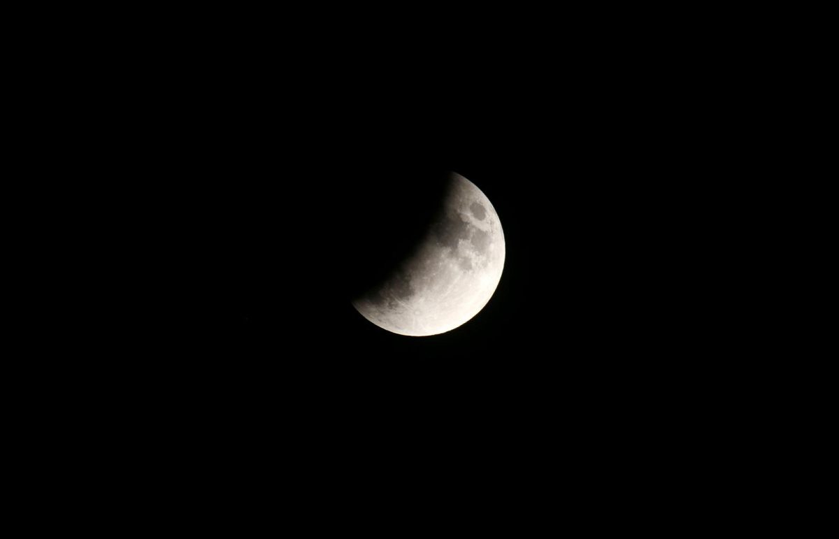 Promatranje djelomične pomrčine Mjeseca s jarunskog nasipa