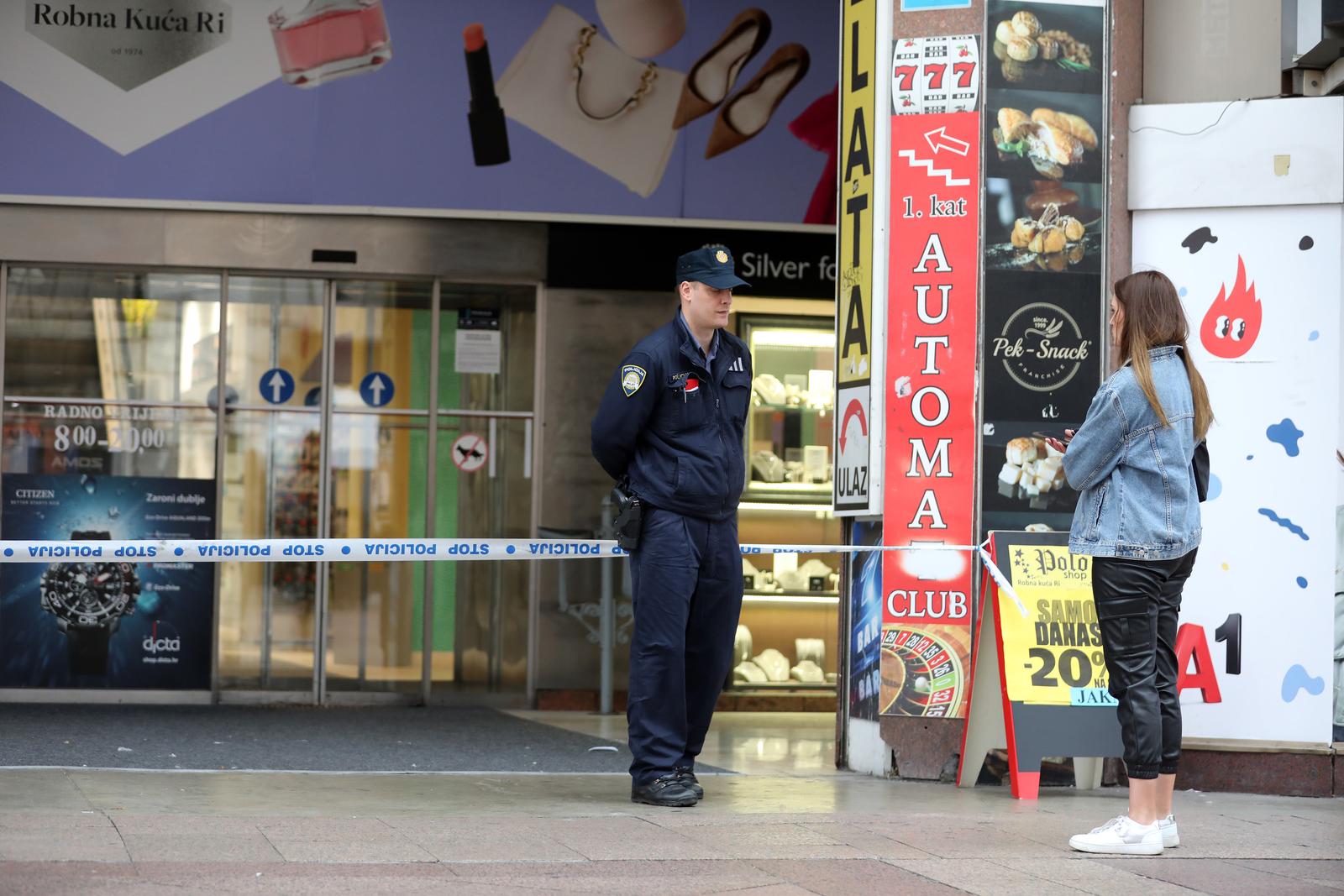 Zbog dojave o bombi ispražnjena je Robna kuća Rijeka Zbog dojave o bombi ispražnjena je Robna kuća Rijeka