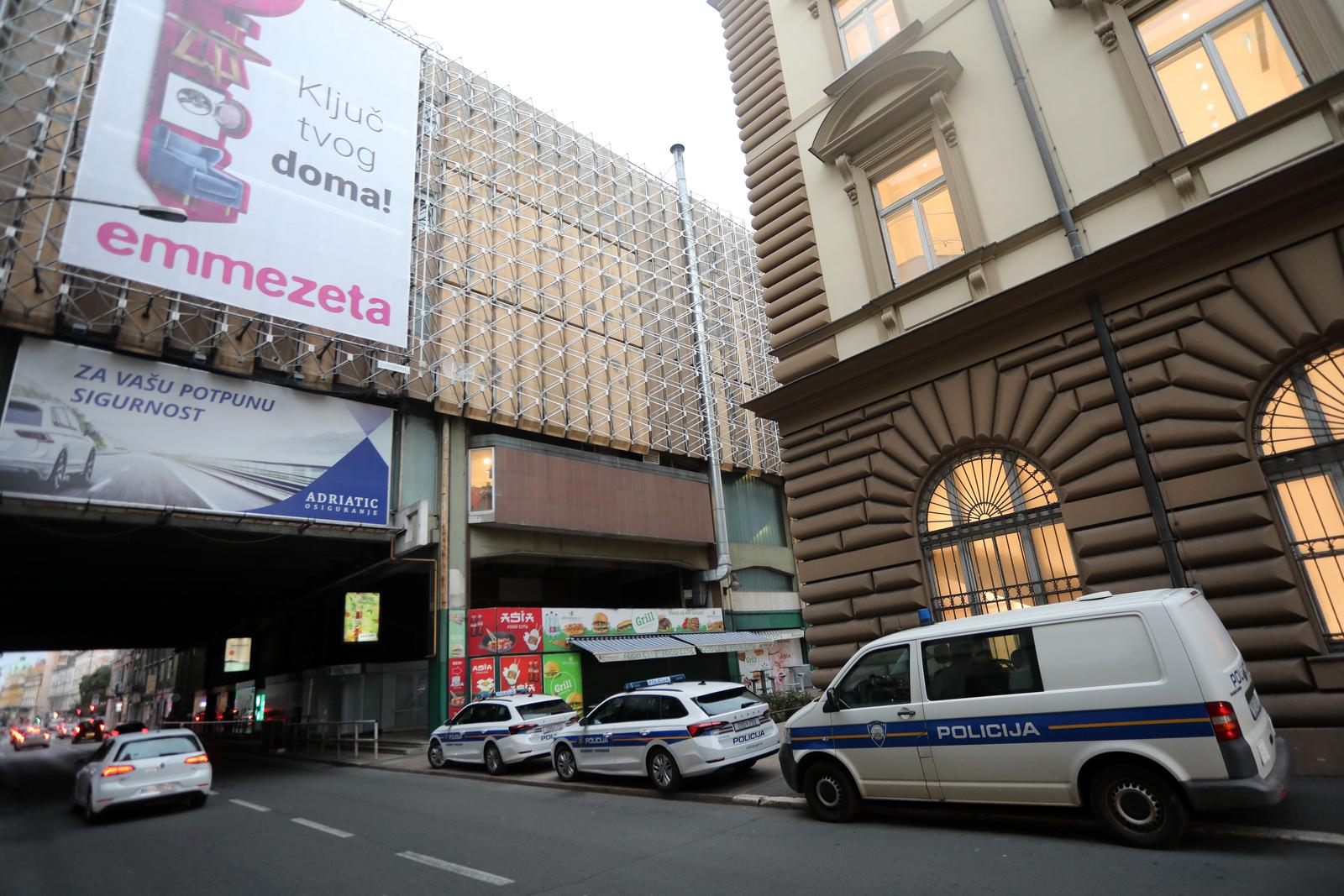 Zbog dojave o bombi ispražnjena je Robna kuća Rijeka Zbog dojave o bombi ispražnjena je Robna kuća Rijeka